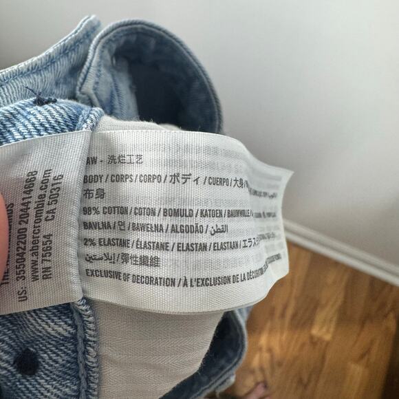 Hollister Jeans Women Size 11R Blue Curvy Ultra High Rise Mom Jean Raw Hem Light - Picture 5 of 8